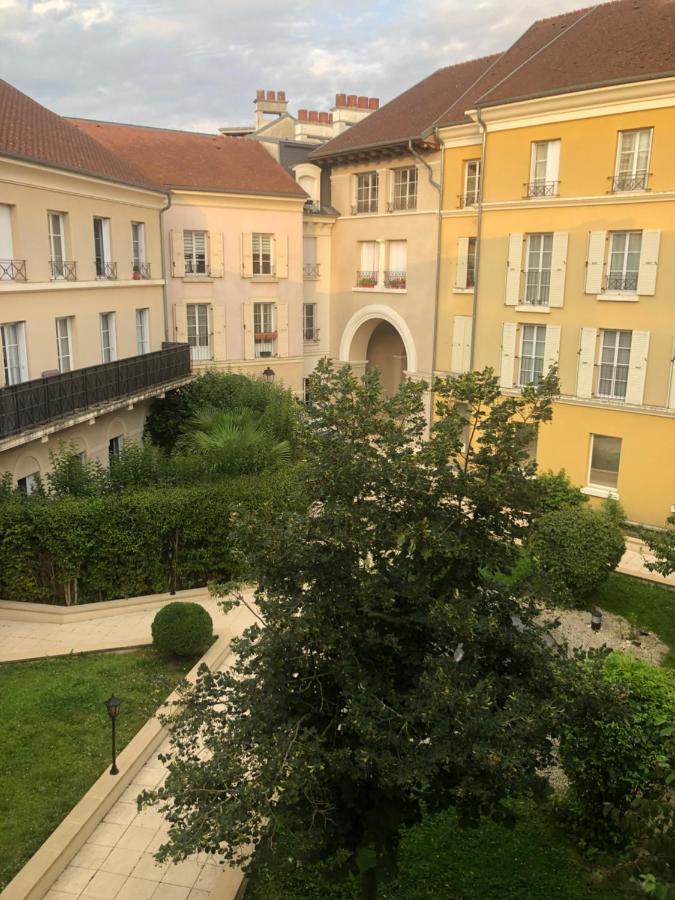 Appartement place toscane Serris Extérieur photo